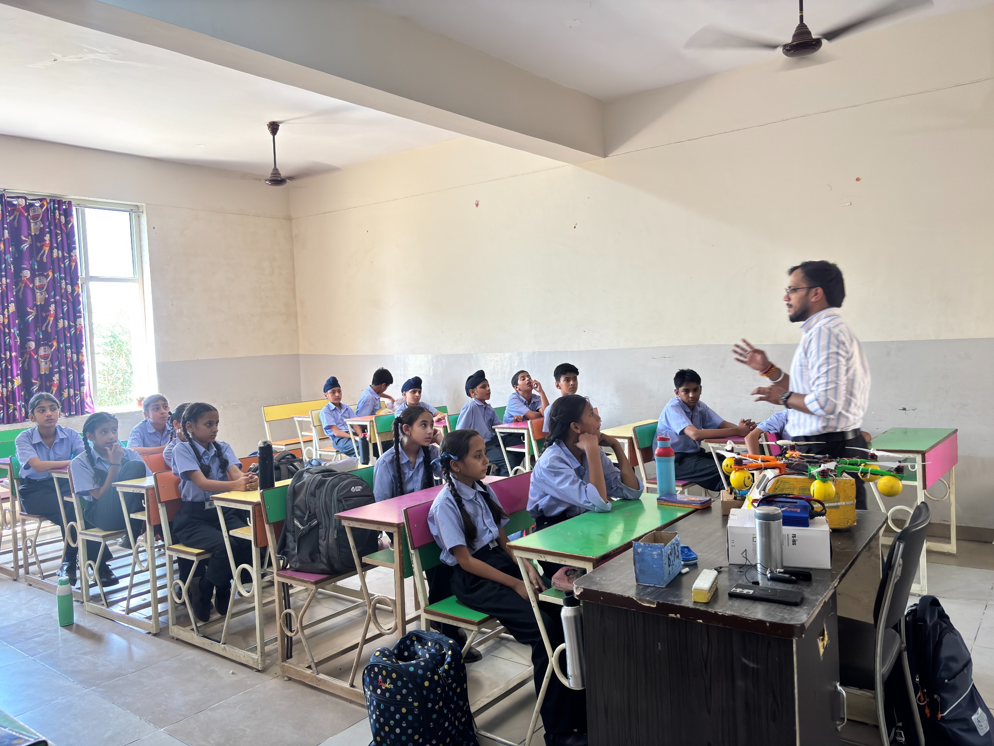 School students participating in an INNVERSE innovation class